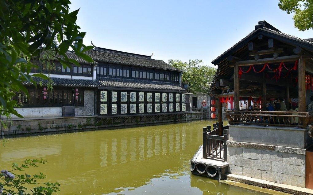 逃离荒凉之地